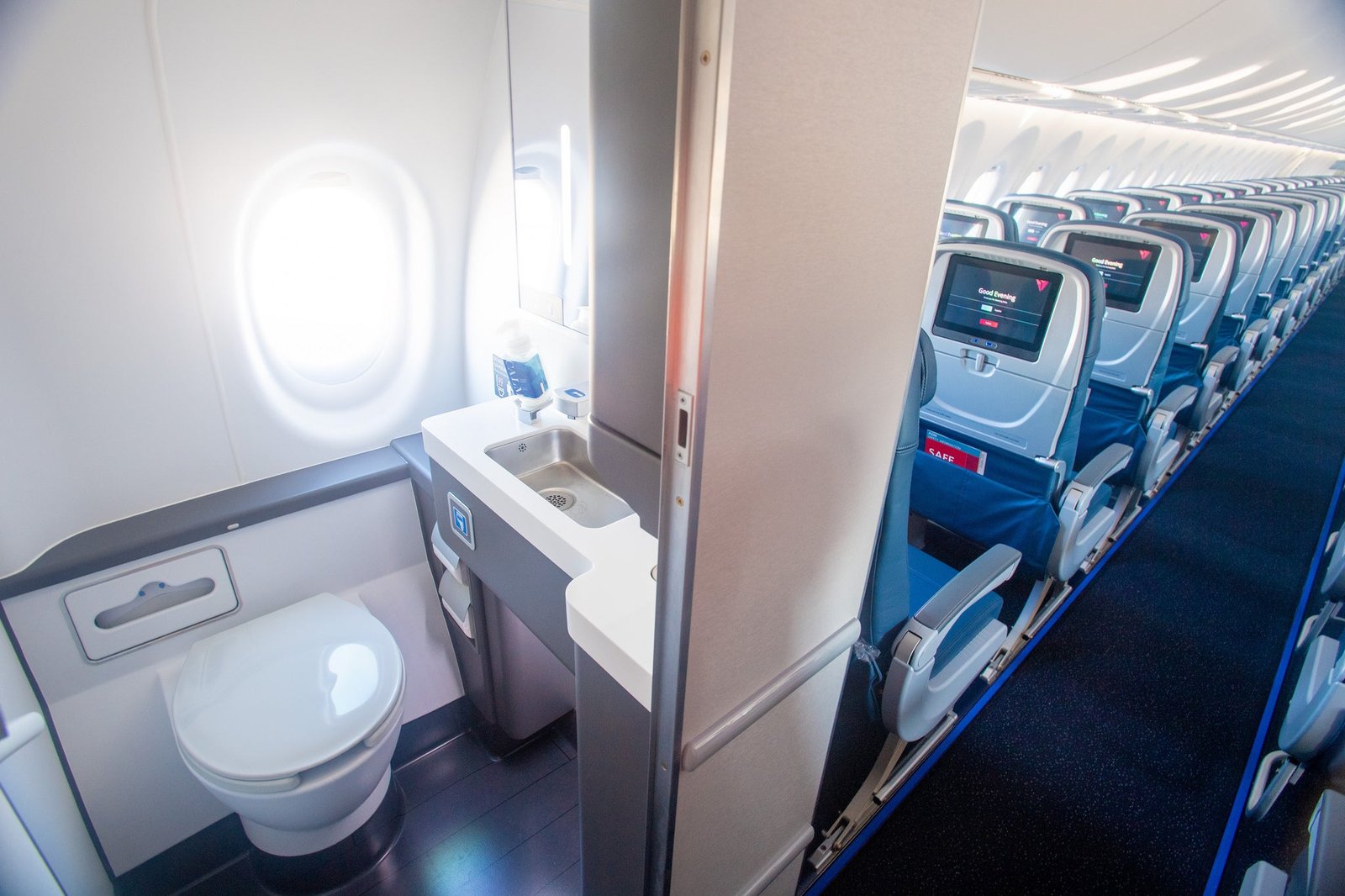 Aircraft cabin interior